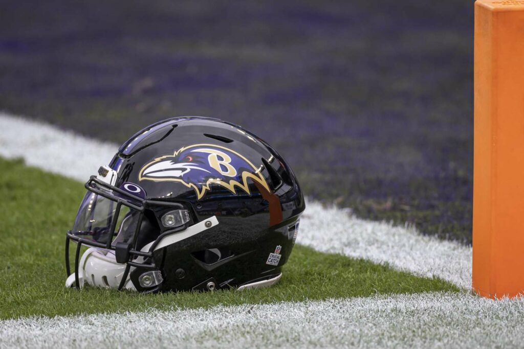 Die Offseason der Baltimore Ravens 1 ravens helmet 2000 84e0817efbe548289a1ed030b4a1ee26